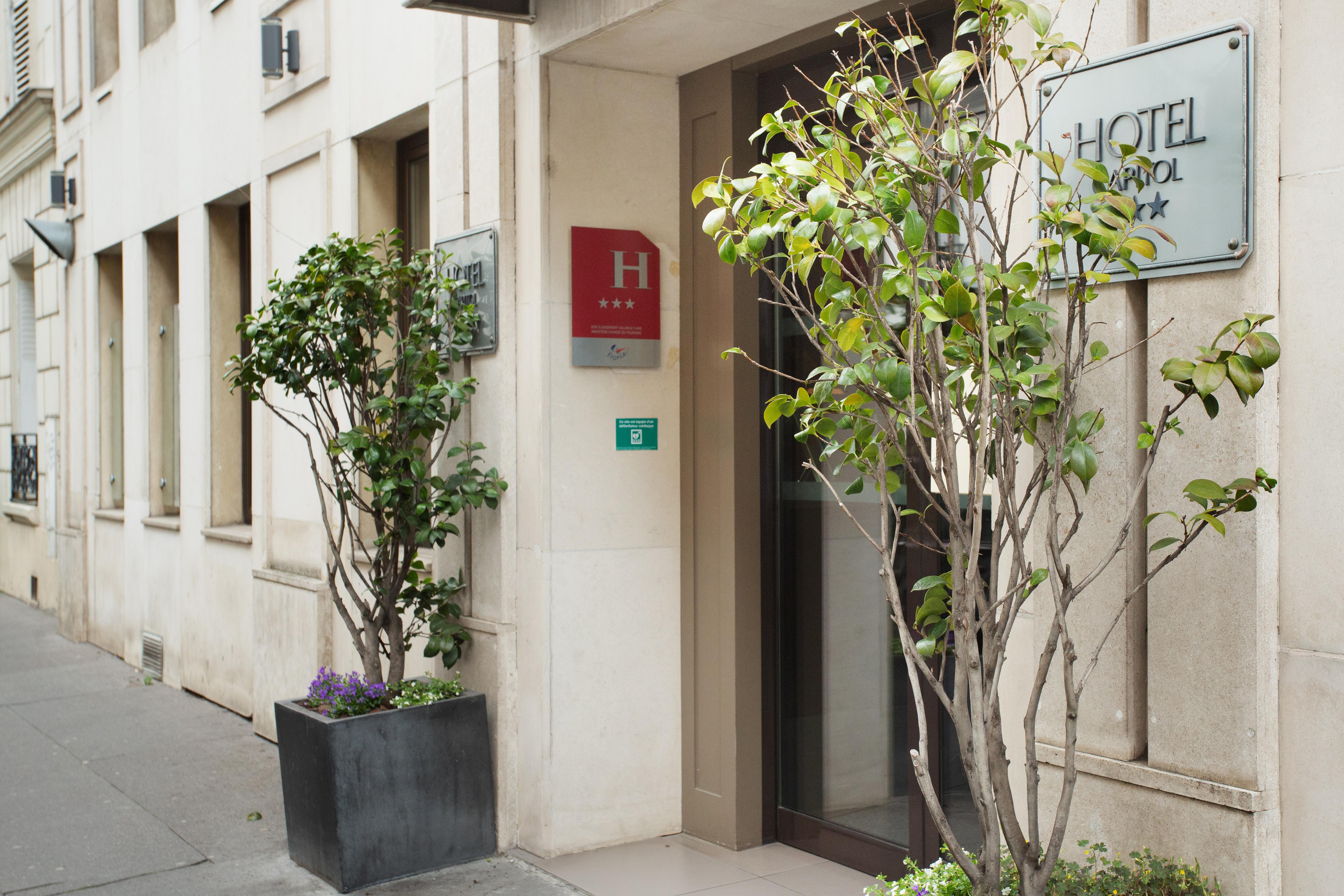 Hotel Eiffel Capitol Paris Exterior photo